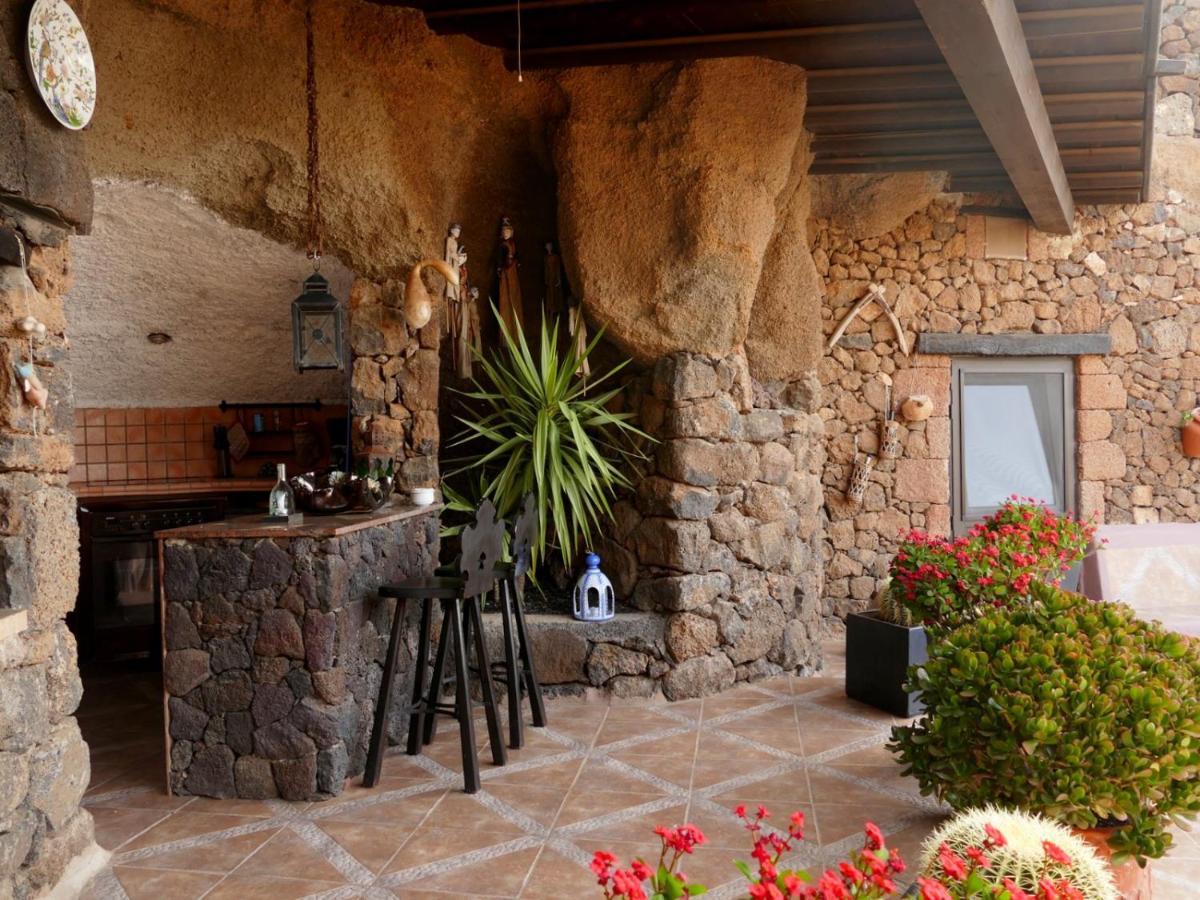 Castillo Lanzarote Villa Sophie - Luxury Villa -Sleep In A Volcanic Cave With Heated Pool Tías Exteriér fotografie