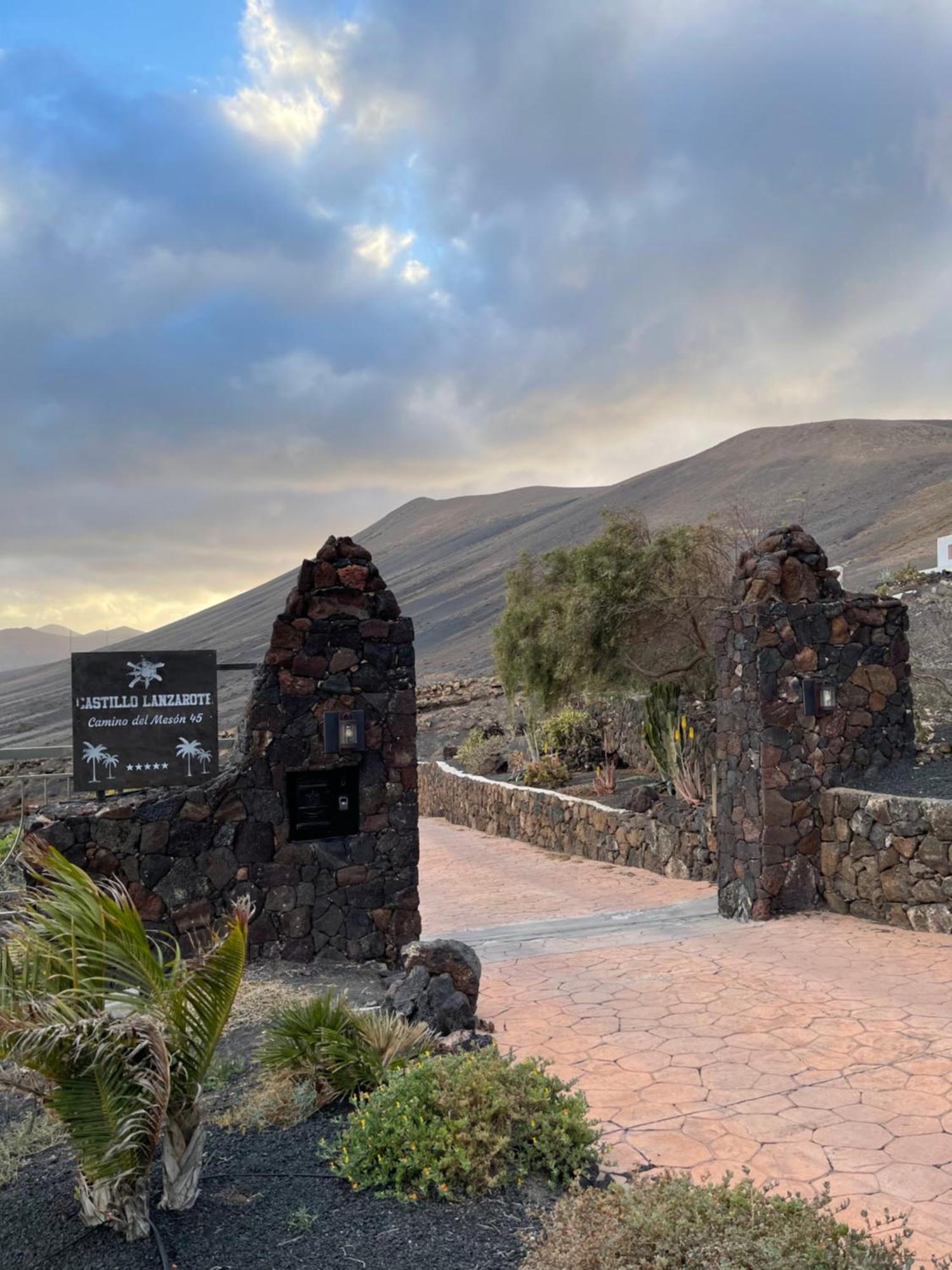 Castillo Lanzarote Villa Sophie - Luxury Villa -Sleep In A Volcanic Cave With Heated Pool Tías Exteriér fotografie