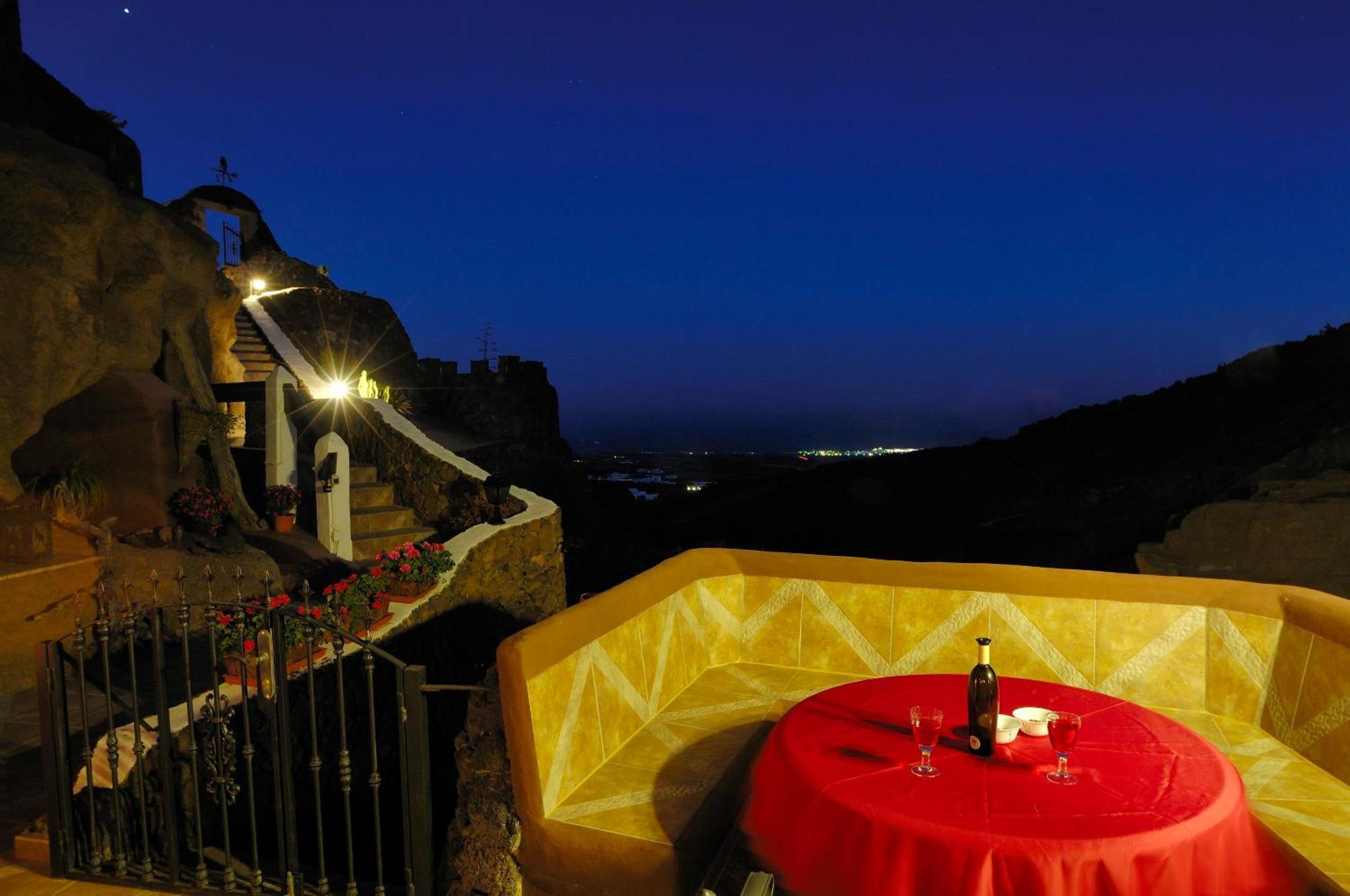 Castillo Lanzarote Villa Sophie - Luxury Villa -Sleep In A Volcanic Cave With Heated Pool Tías Exteriér fotografie