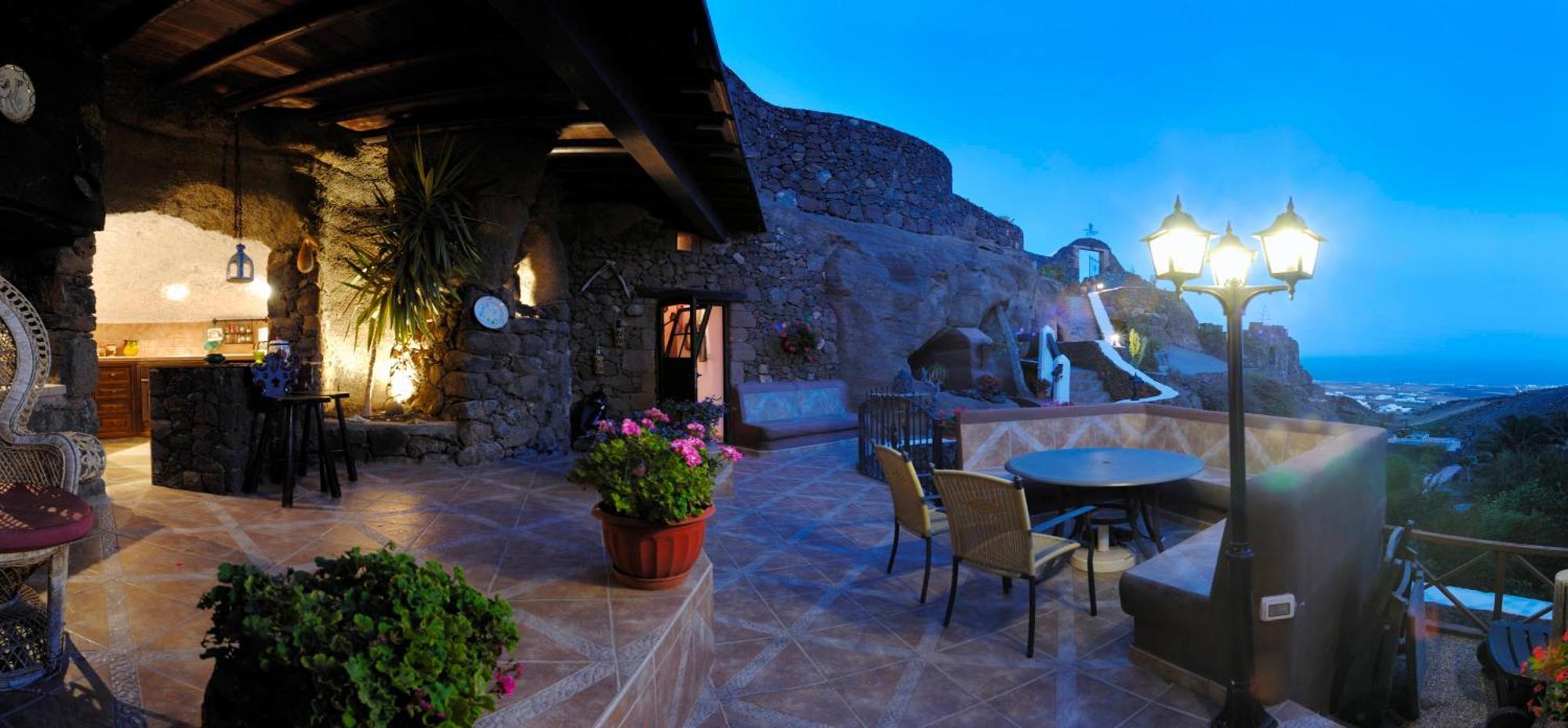 Castillo Lanzarote Villa Sophie - Luxury Villa -Sleep In A Volcanic Cave With Heated Pool Tías Exteriér fotografie
