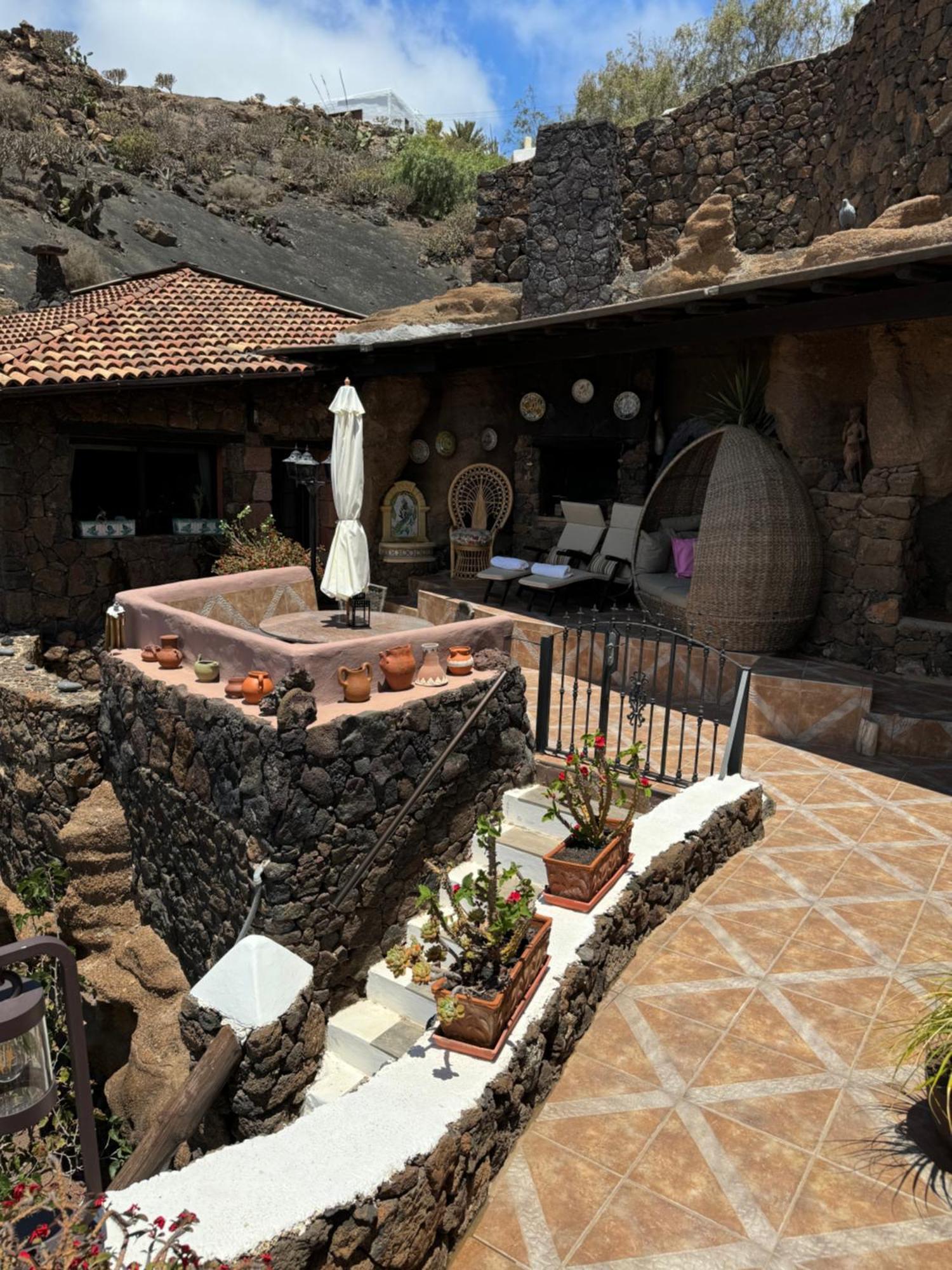 Castillo Lanzarote Villa Sophie - Luxury Villa -Sleep In A Volcanic Cave With Heated Pool Tías Exteriér fotografie